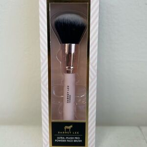 Dabney Lee Ultra Plush Pro Powder Face Brush.